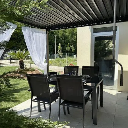 Feher Lotusz Apartmanhaz
